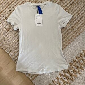 BNWT Kit and Ace brushed v-neck tee slim fit size L